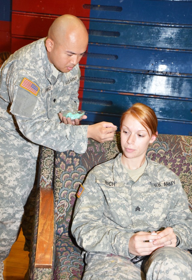 Soldier receives Acudetox demonstration at CRDAMC Behavioral Health Fair