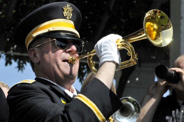 Bugler Bruce McKee at Arlington National Cemetery