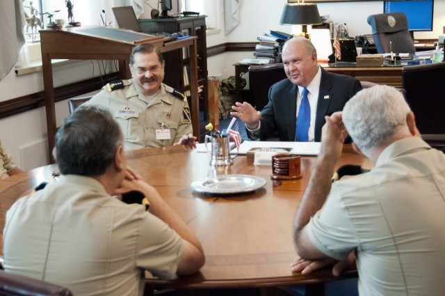 Senior Mexican officers visit the Pentagon