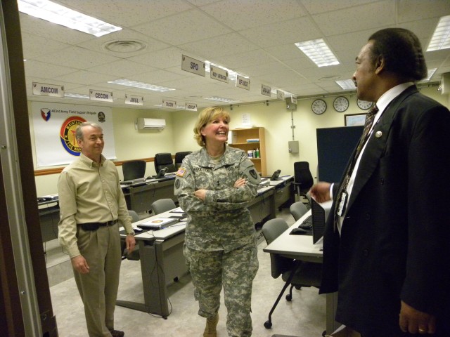 Maj. Gen. McQuistion visits 403rd AFSB