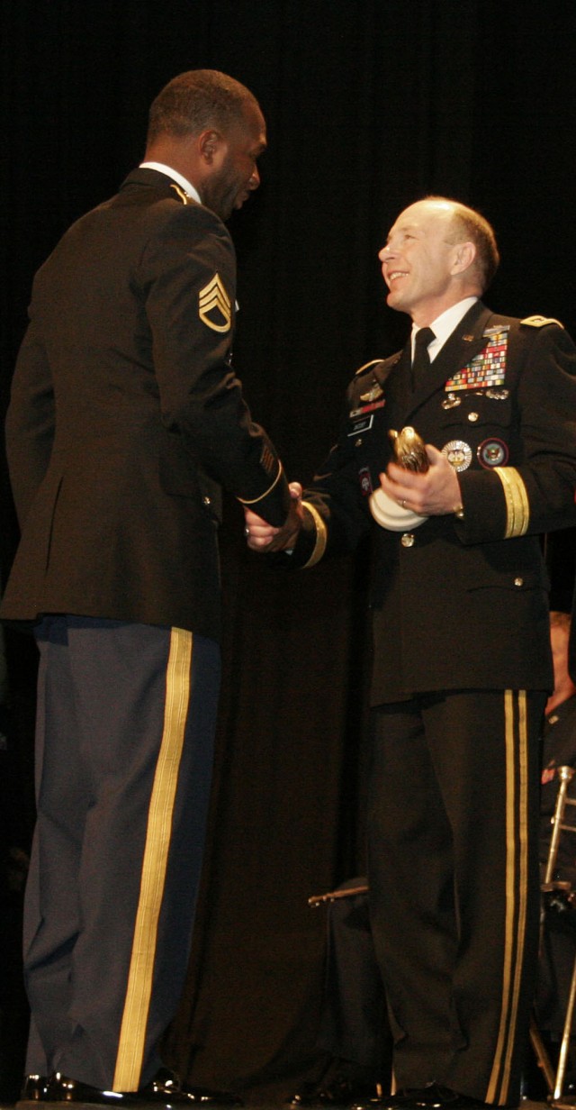 Community salutes military service