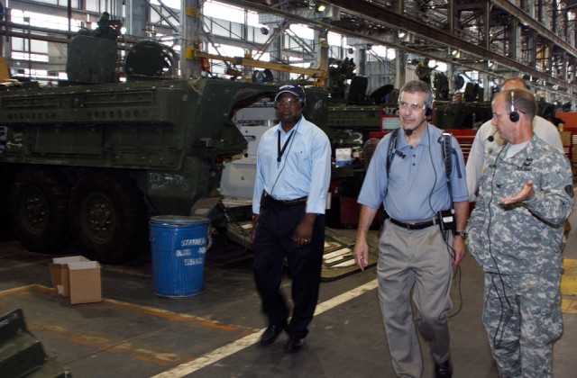 Logistics, Materiel Readiness leader visits Army Materiel Command