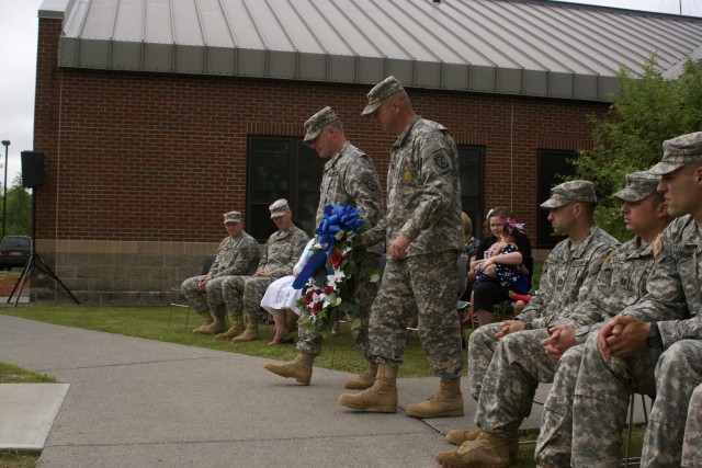 Polar Bear Command Team Lays Memorial Day Wreath