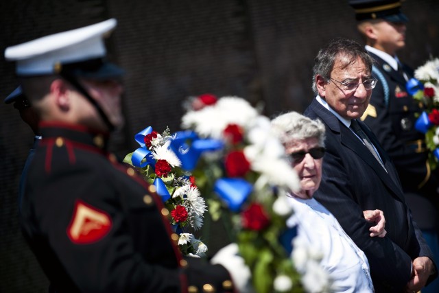 Panetta, Dempsey recall Vietnam vets' valor, sacrifice