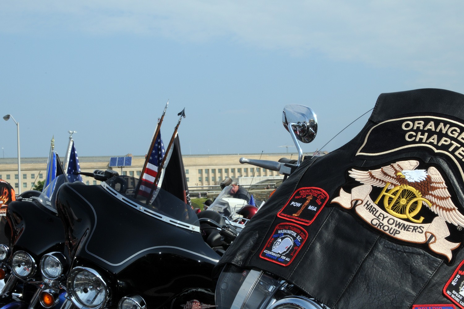 Rolling Thunder gathers for 25th ride at Pentagon | Article | The