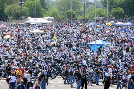 Rolling Thunder gathers for 25th ride at Pentagon | Article | The United  States Army