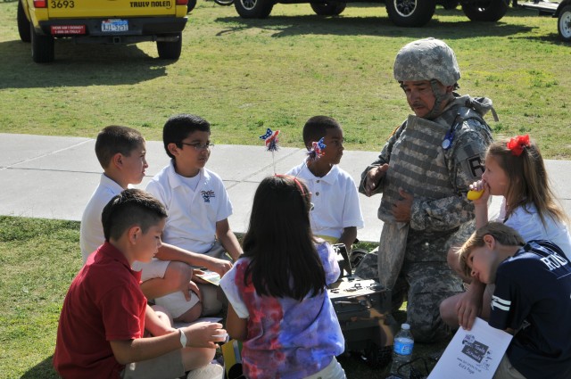 402nd Field Artillery Bde broadens students' perspectives at career day