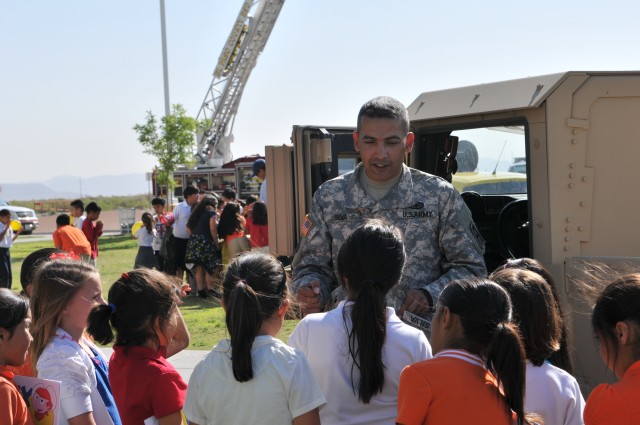 402nd Field Artillery Bde broadens students' perspectives at career day