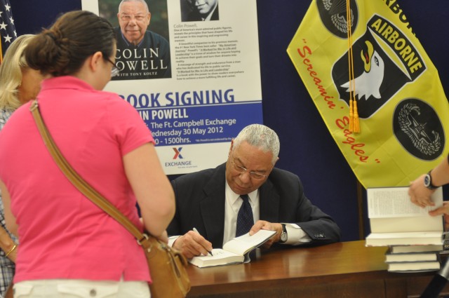 Fort Campbell hosts Colin Powell for book signing event