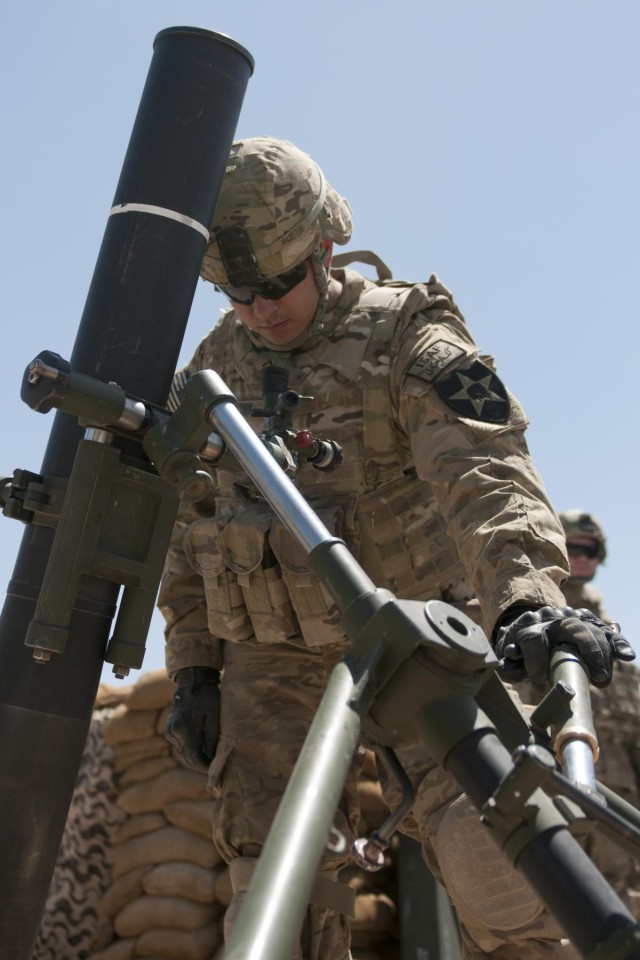 Mortarmen in Afghanistan train with new round