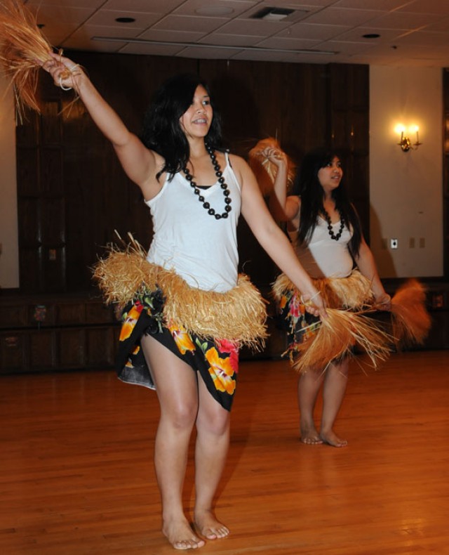 Hula for heritage:^Fort Leonard Wood celebrates EEO event luau-style