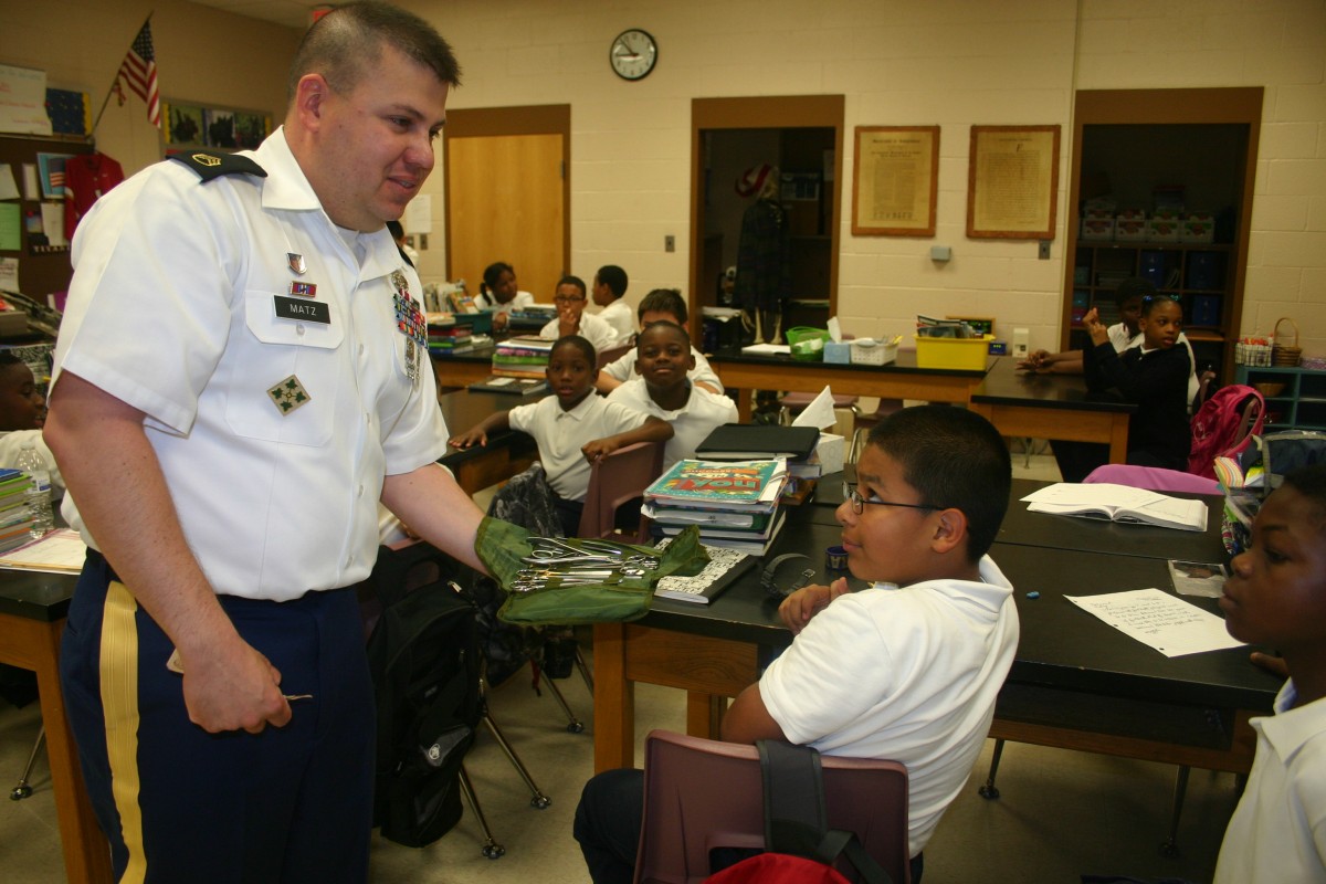 Fort Meade Soldiers share benefits of military service at Career Day ...