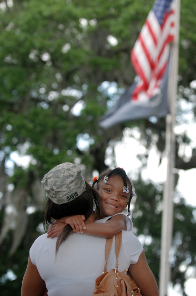 Veterans, Soldiers, Civilians Brave Tropical Storm to Celebrate Fallen Heroes