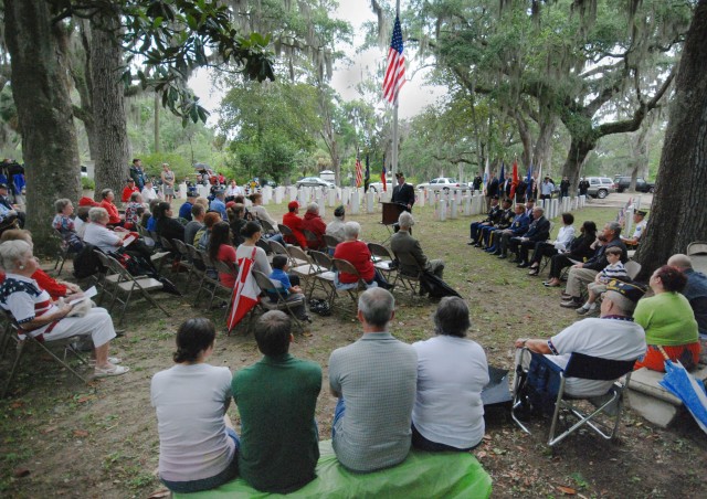 Veterans, Soldiers, Civilians Brave Tropical Storm to Celebrate Fallen Heroes