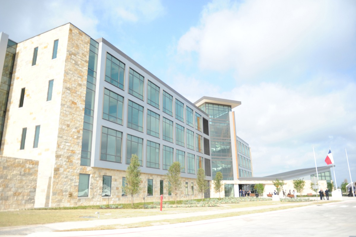 Texas A&M dedicates campus in Killeen, breaks ground on second building 