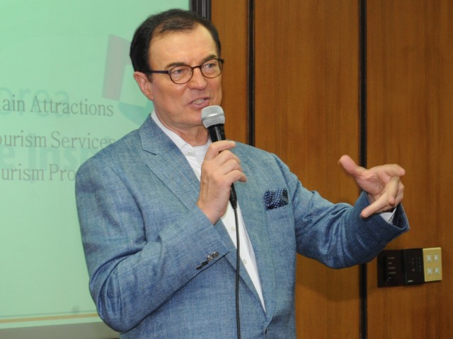 Tourism chief urges U.S. troops to explore Korea