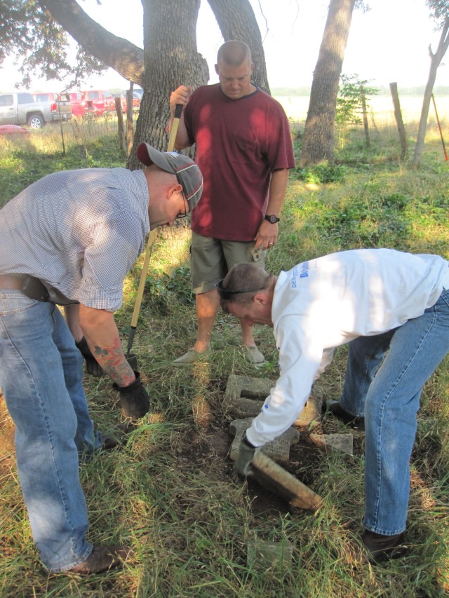 3-395th Armor Soldiers clean up historic Texas cemetery