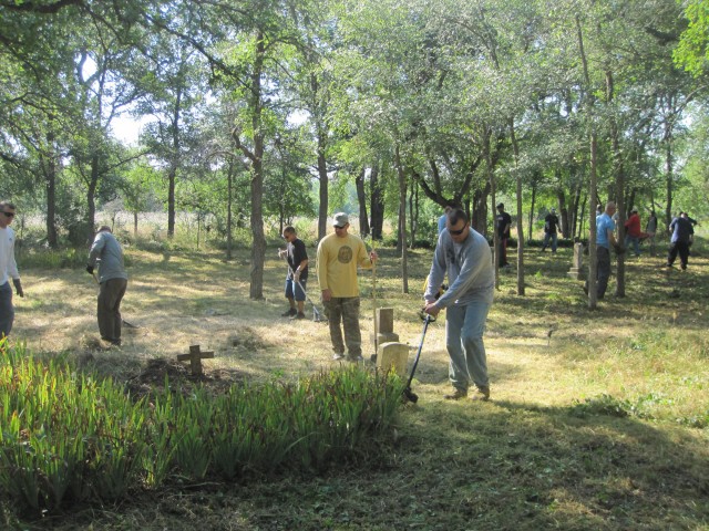 3-395th Armor Soldiers clean up historic Texas cemetery
