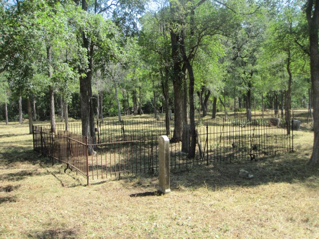 3-395th Armor Soldiers clean up historic Texas cemetery