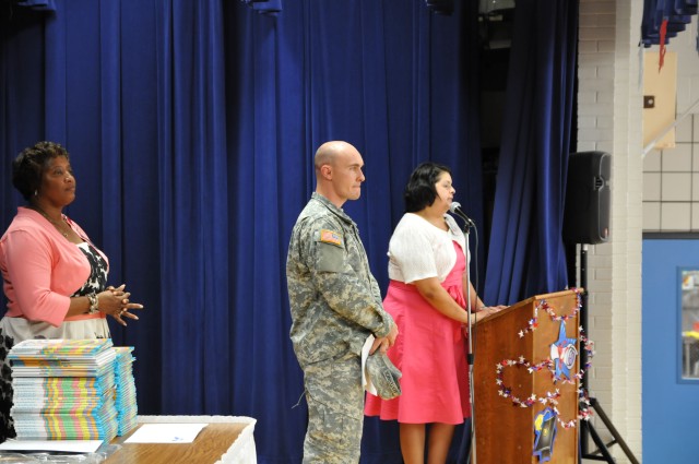 13th Sustainment Command (Expeditionary) company commander visits Killeen Elementary