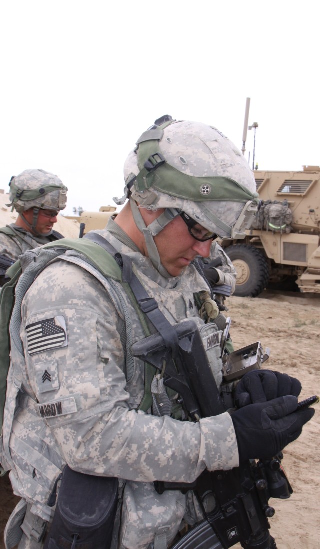 Handhelds connect Soldiers at Army network exercise
