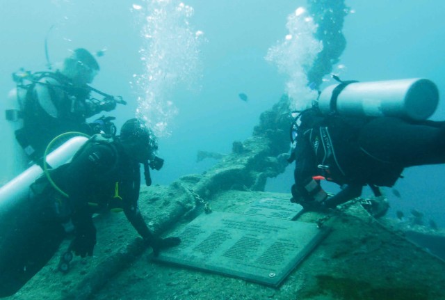 Memorial dive in Okinawa honors fallen Sailors aboard USS Emmons