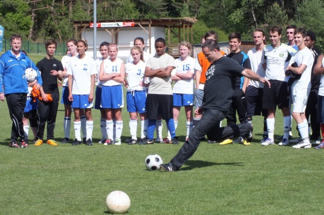 Fox Sports Stars Kick It In Hohenfels Article The United