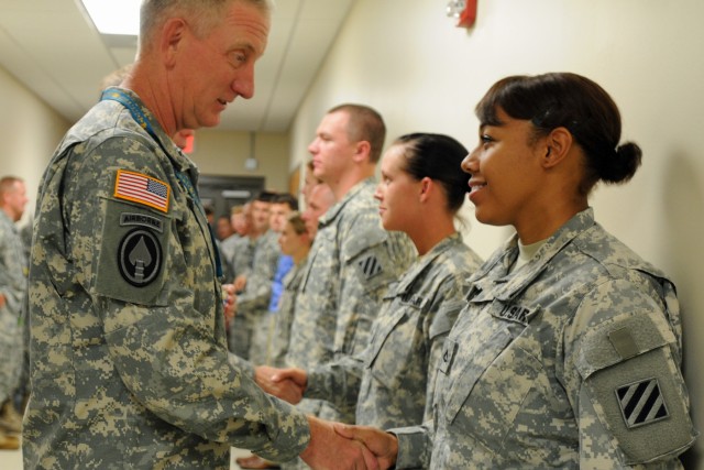 Intel Cmd visits Vanguard Bde