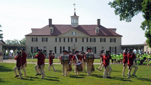 Army Fife & Drum Corps Perform at Mt. Vernon
