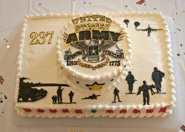 Fort Bragg celebrates 237th Army birthday with cake contest