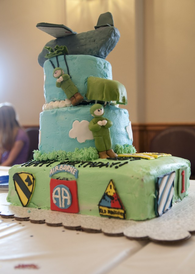 Fort Bragg celebrates 237th Army birthday with cake contest