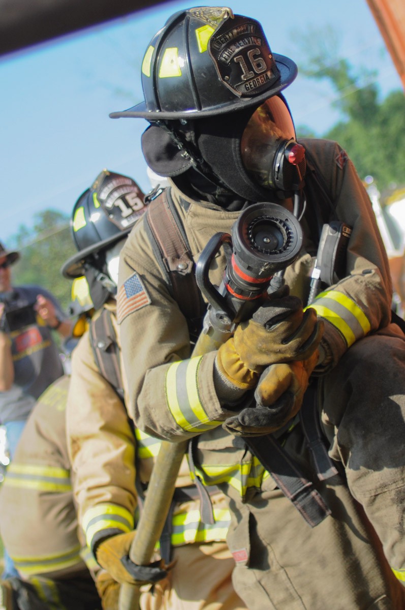 soldiers-serve-as-volunteer-fire-fighters-article-the-united-states