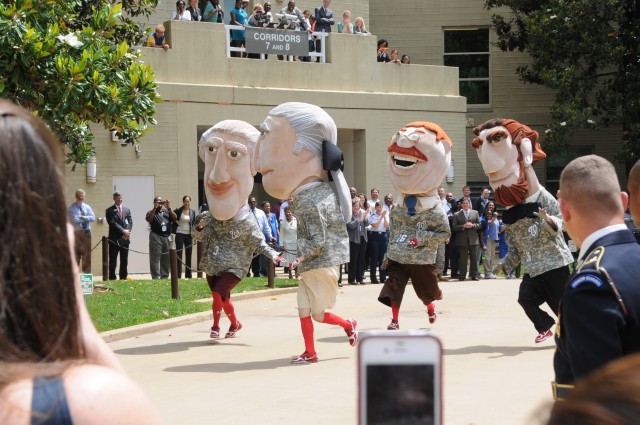 Army marks 237th birthday with thanks, tank, cupcakes