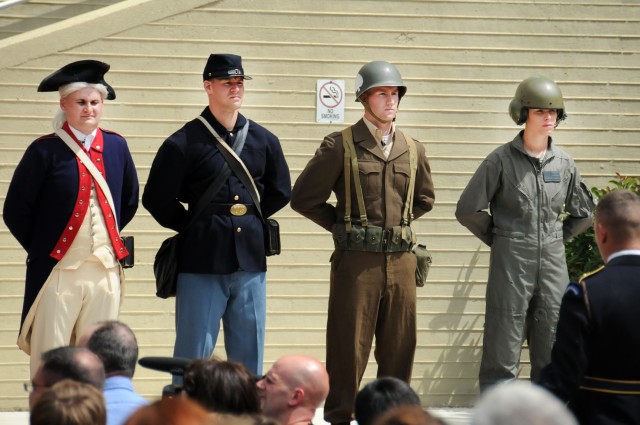 Army marks 237th birthday with thanks, tank, cupcakes