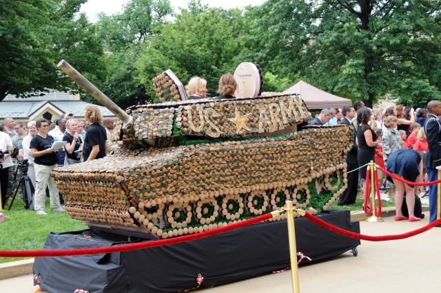 Army marks 237th birthday with thanks, tank, cupcakes