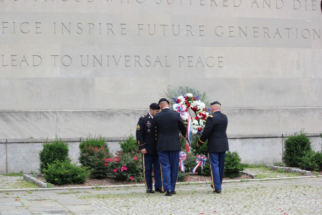 10th Mountain Division Soldiers participate in WWII Memorial Wreath Laying Ceremony