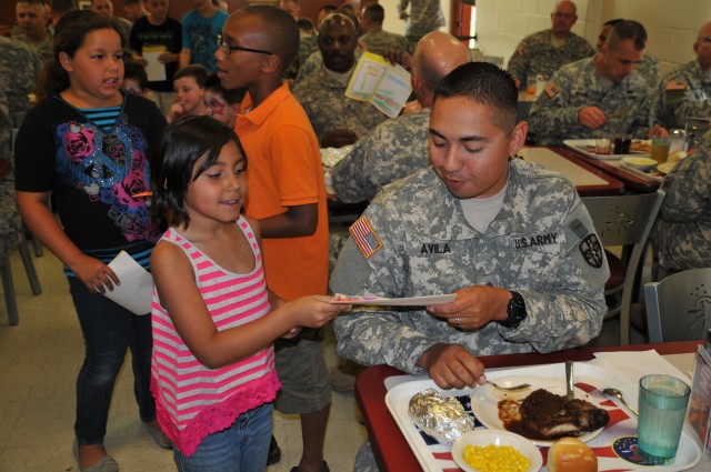 Children say thank you to Soldeirs at Fort Hunter Liggett
