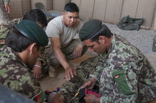 US and Afghan medics train to save lives