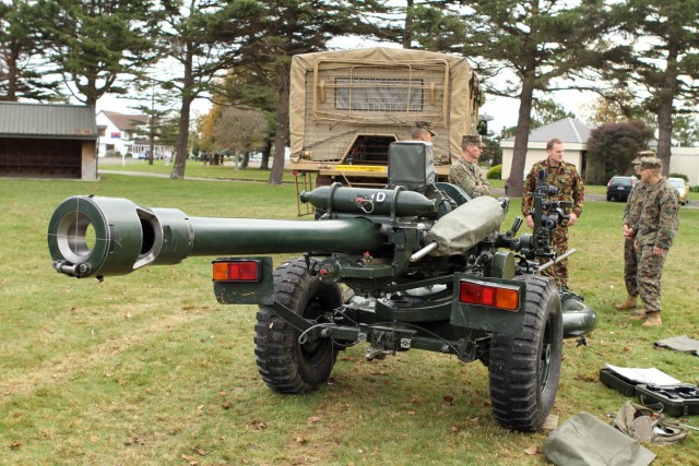 New Zealand gunners introduce U.S. Marines to big guns during Exercise Galvanic Kiwi