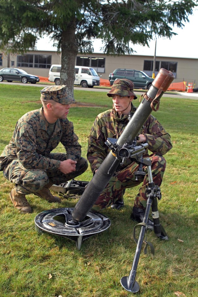 New Zealand gunners introduce U.S. Marines to big guns during Exercise Galvanic Kiwi