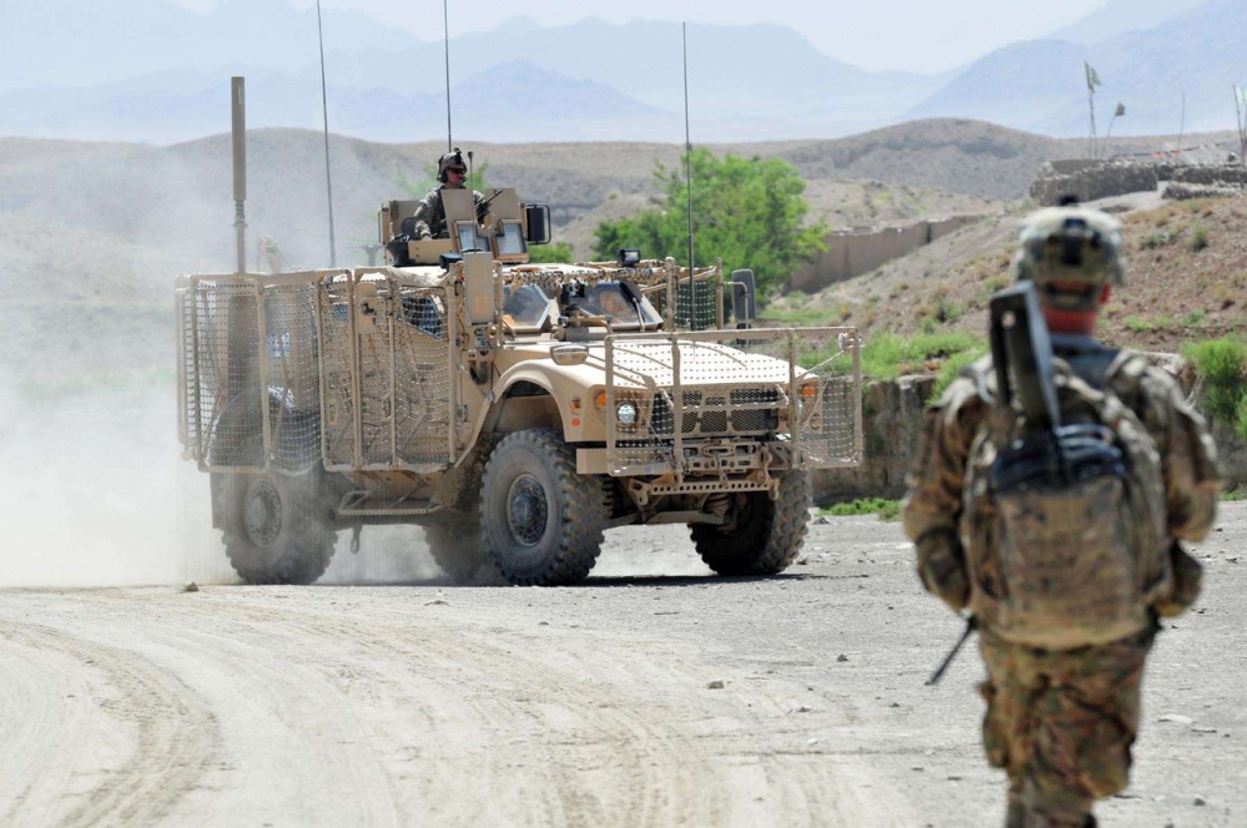 Soldiers dismount for patrol in Enjergay | Article | The United States Army