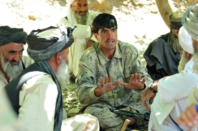 Soldiers dismount for patrol in Enjergay