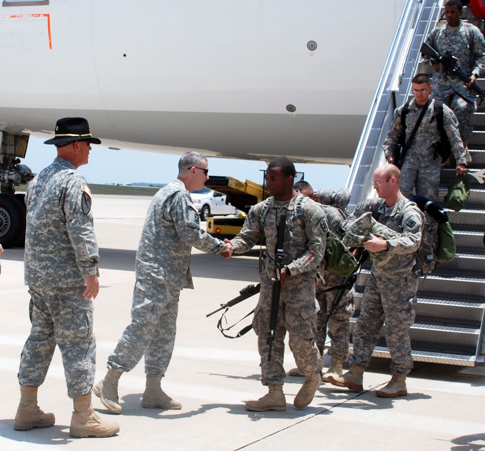 377th MI Battalion Reserve Soldiers return to U.S. | Article | The ...