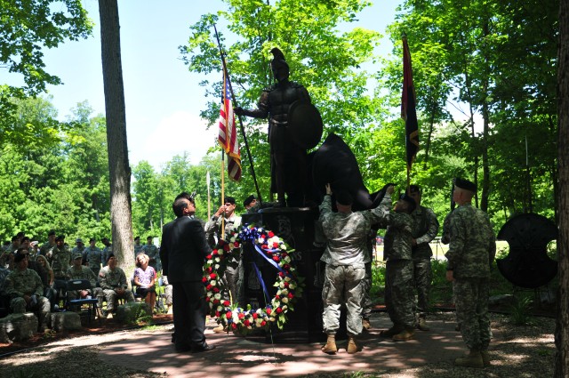 10th Mountain Division Command Group unveils statue