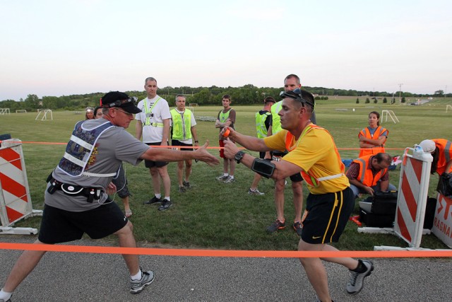 85th Support Command runners compete in 200-mile relay from Madison to Chicago