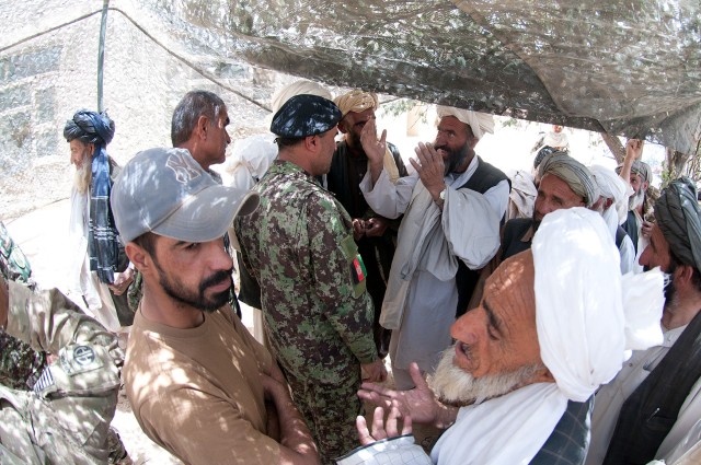 Paratroopers, Afghans build post in heart of Taliban country