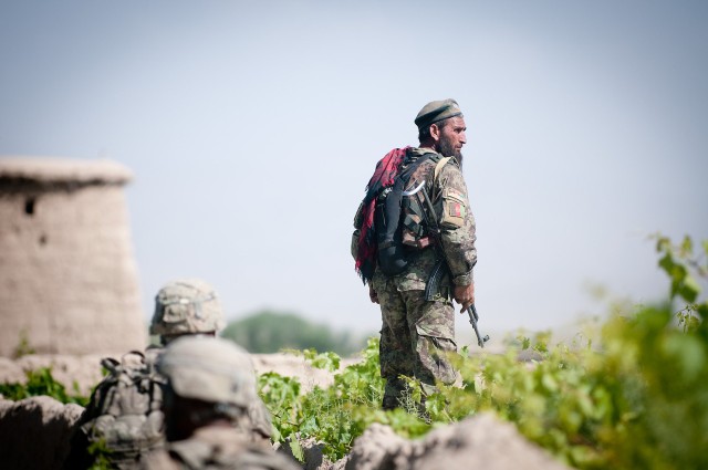 Paratroopers, Afghans build post in heart of Taliban country