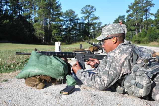 Drill Sergeant Disla groups, zeroes M16 rifle at DSOY competition