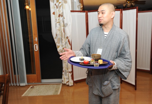 'Dining in the dark' at Camp Zama teaches participants to savor the flavor