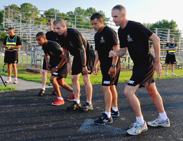 Competitors begin APFT 2-mile run in DSOY competition